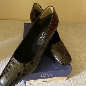 Stuart Weitzman closed toe mid heel size 10